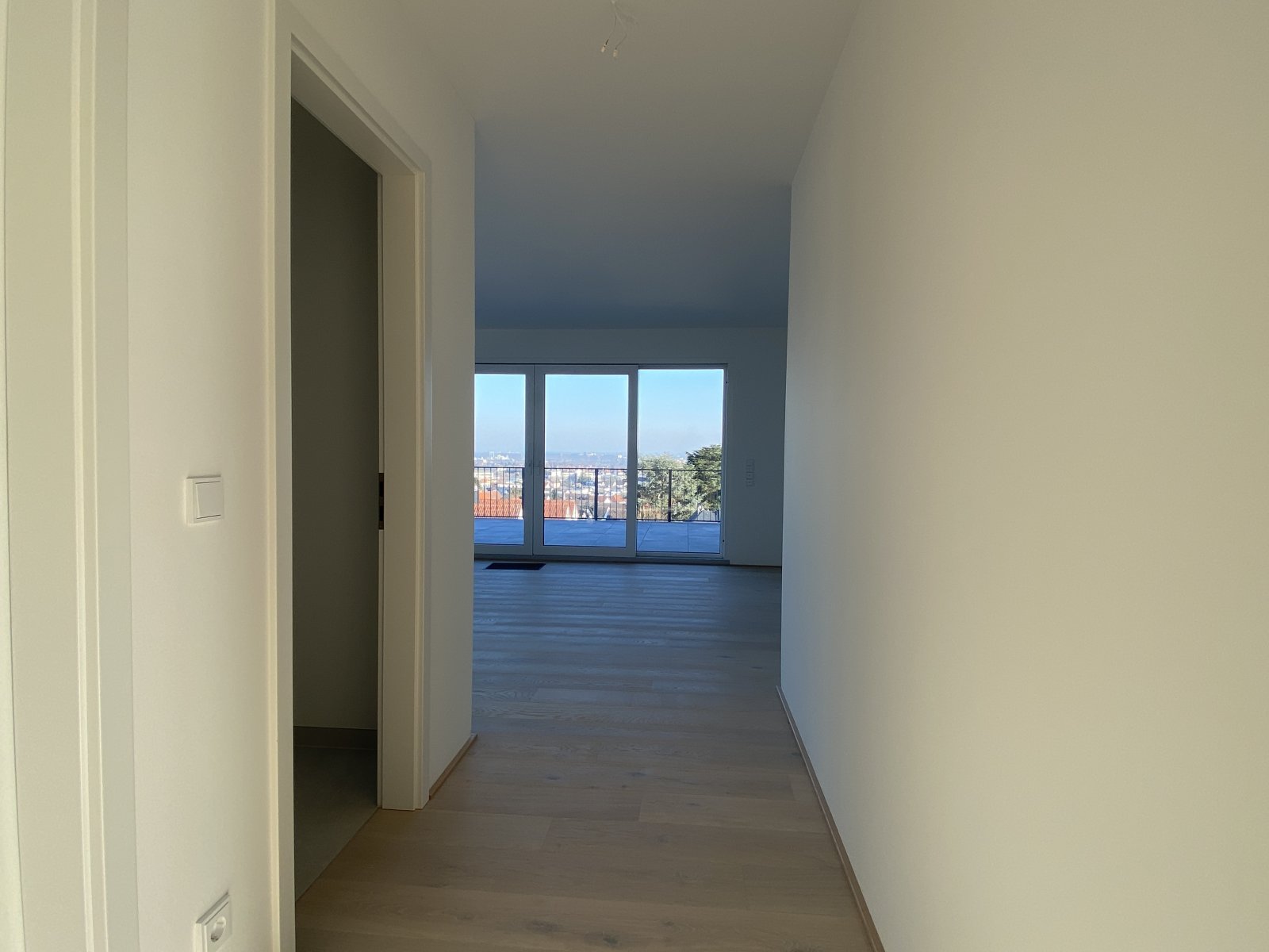 ERSTBEZUG + Traum-Penthouse in AAA-Lage mit sagenhaftem Skyline-Blick auf Frankfurt!