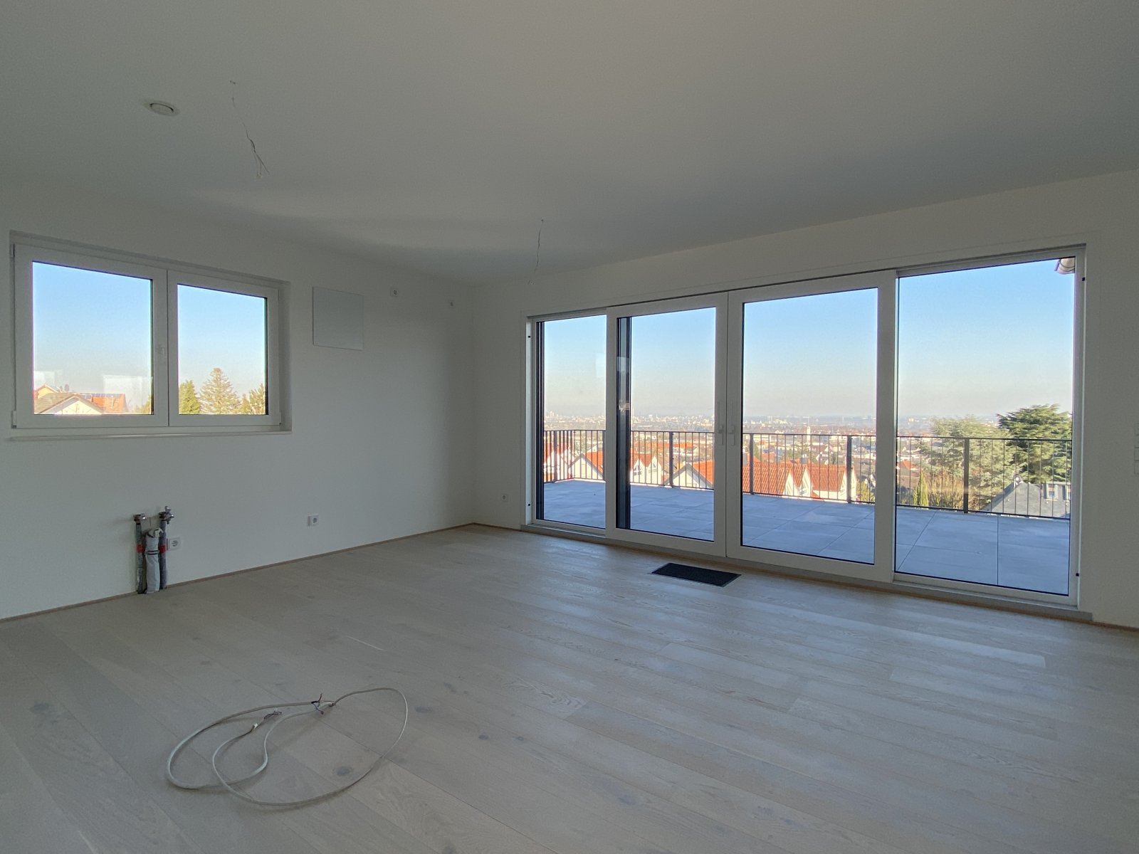 ERSTBEZUG + Traum-Penthouse in AAA-Lage mit sagenhaftem Skyline-Blick auf Frankfurt!