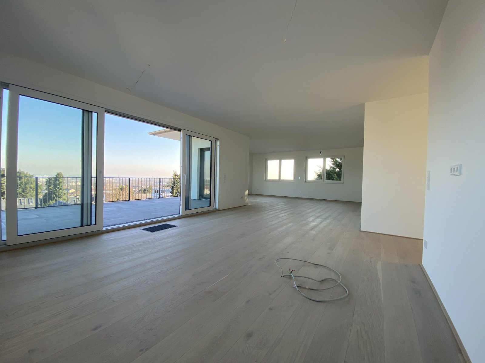 ERSTBEZUG + Traum-Penthouse in AAA-Lage mit sagenhaftem Skyline-Blick auf Frankfurt!