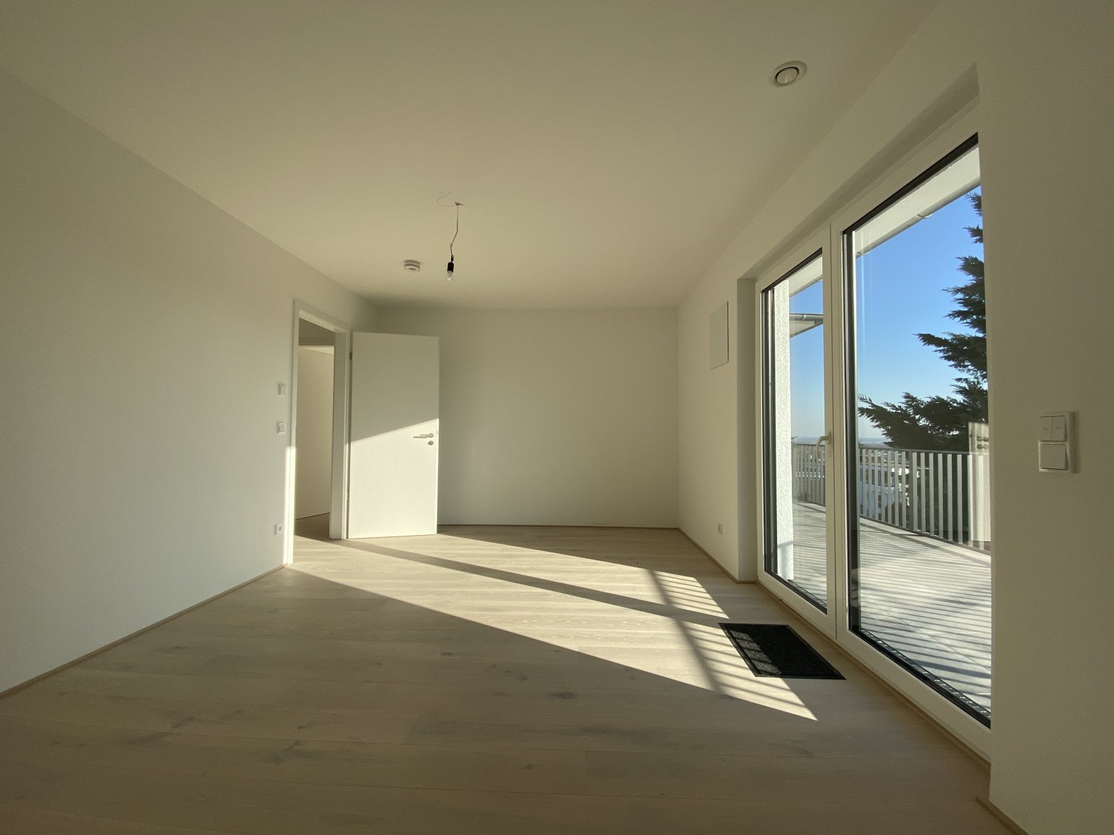 ERSTBEZUG + Traum-Penthouse in AAA-Lage mit sagenhaftem Skyline-Blick auf Frankfurt!