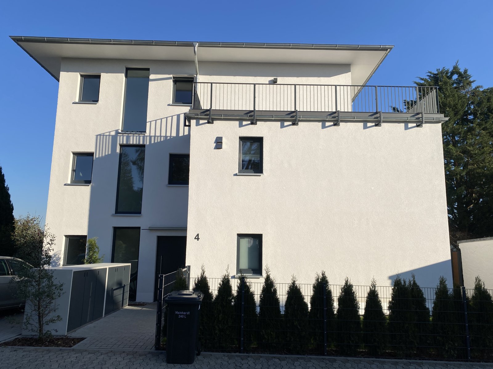 ERSTBEZUG + Traum-Penthouse in AAA-Lage mit sagenhaftem Skyline-Blick auf Frankfurt!