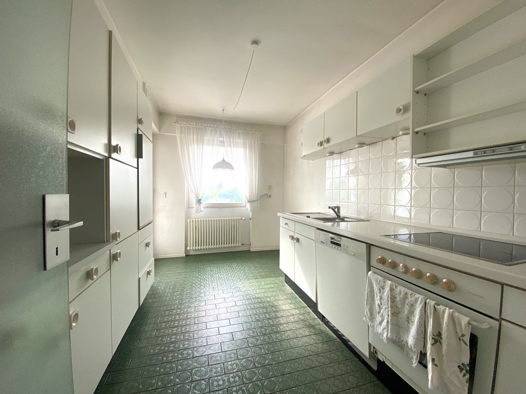 Küche mit separatem Zugang zur Terrasse