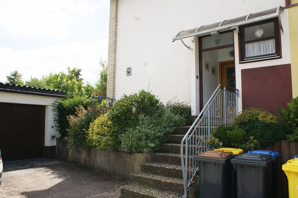 Eingang und Garage Eingang und Garage