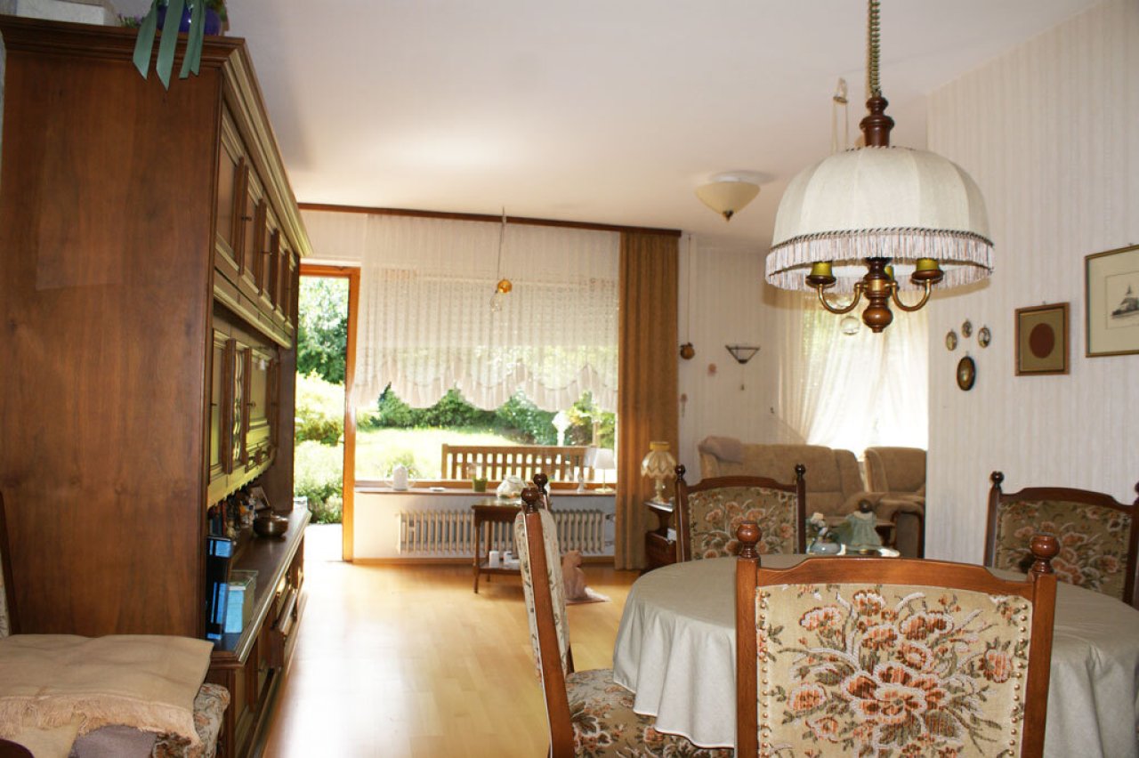 Blick über den Essbereich in das Wohnzimmer Blick über den Essbereich in das Wohnzimmer