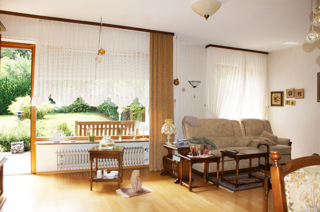 Wohnzimmer mit Blick zur Terrasse Wohnzimmer mit Blick zur Terrasse