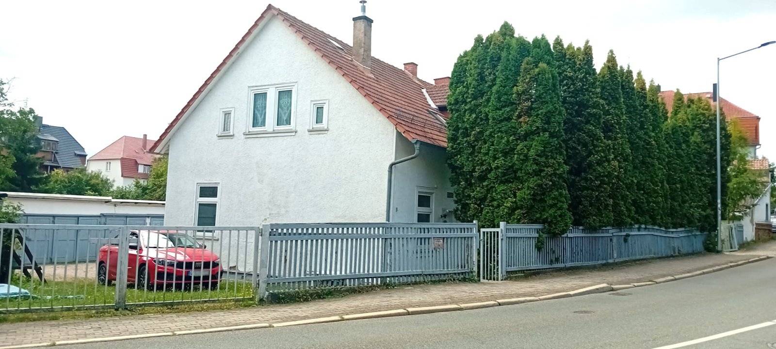 Zweite Zufahrt zum Grundstück, Ostseite Zweite Zufahrt zum Grundstück, Ostseite