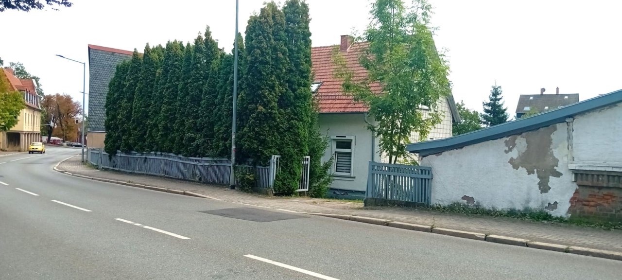 Erste Zufahrt zum Grundstück, Westseite Erste Zufahrt zum Grundstück, Westseite